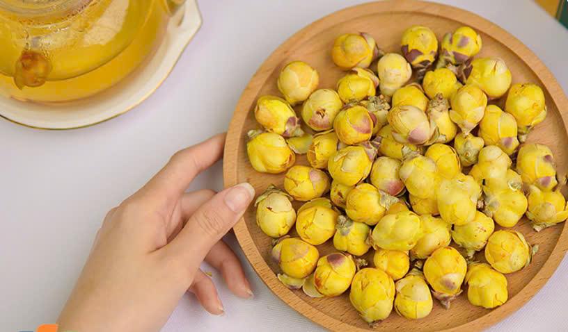 B&ocirc;ng tr&agrave; hoa v&agrave;ng